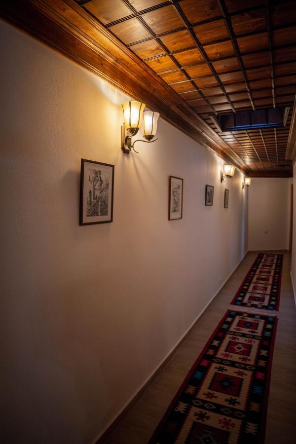 Hotel Borklad Берат Екстериор снимка