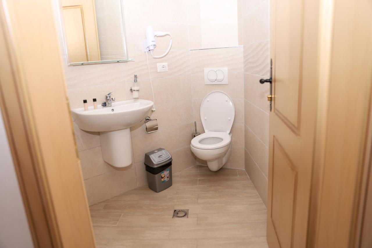 Hotel Borklad Берат Екстериор снимка
