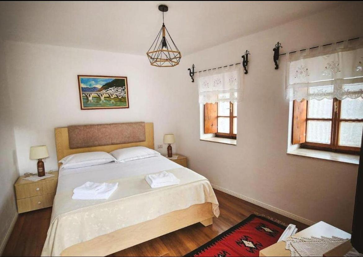 Hotel Borklad Берат Екстериор снимка